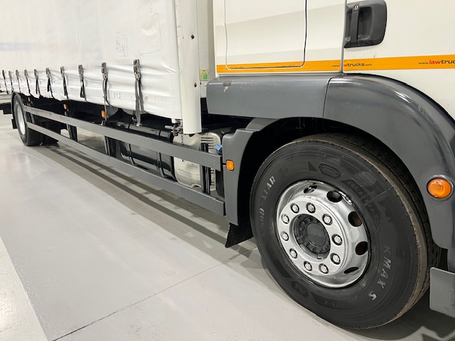 MAN TGM 18.250 4×2 Sleeper Cab Curtainsider