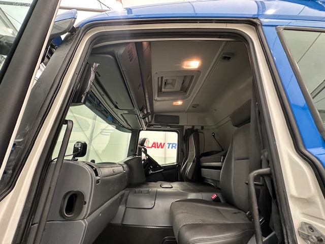 Scania P250 4×2 Sleeper Cab Fridge Box
