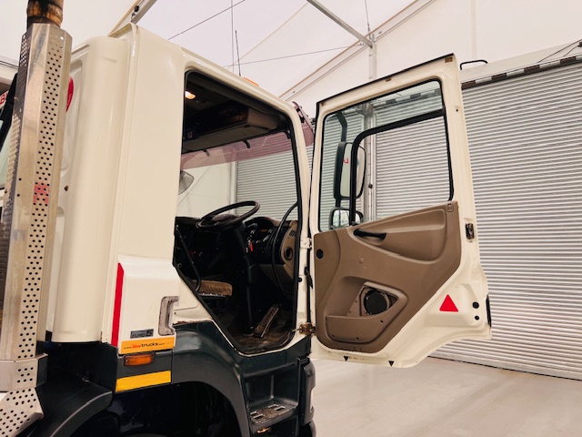 DAF CF85 410 8×4 Day Cab Hookloader Manual