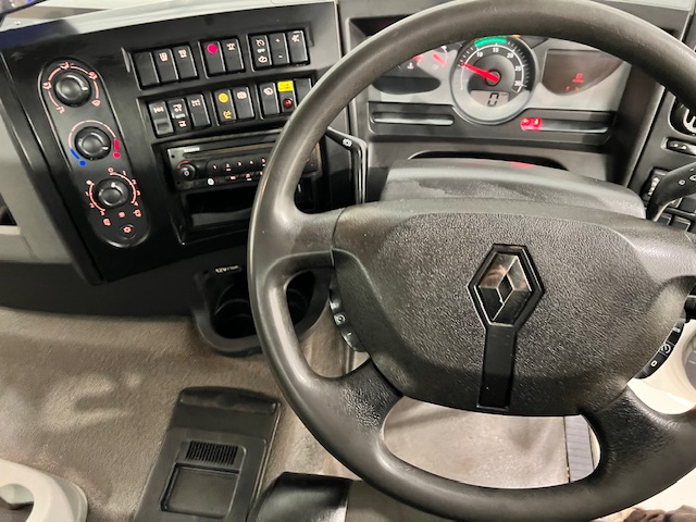 Renault C320 6×2 Day Cab Dropside with Crane