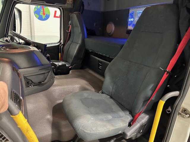Volvo FM 450 Dropside Brick Grab Drawbar