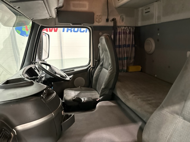 Volvo FM 300 6×2 Sleeper Cab Curtainsider