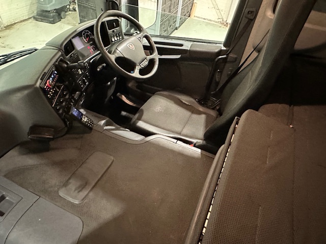 Scania P320 6×2 10 Tyre Rear Lift Insulated Box Van
