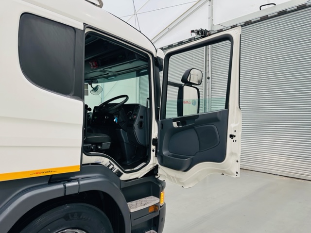 Scania P250 4×2 Sleeper Cab Box Van Manual