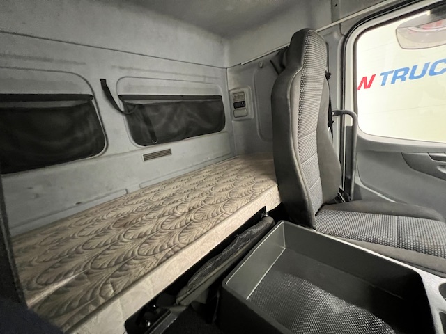 Mercedes Axor 2529 6×2 Rear Lift Sleeper Cab Fridge Box