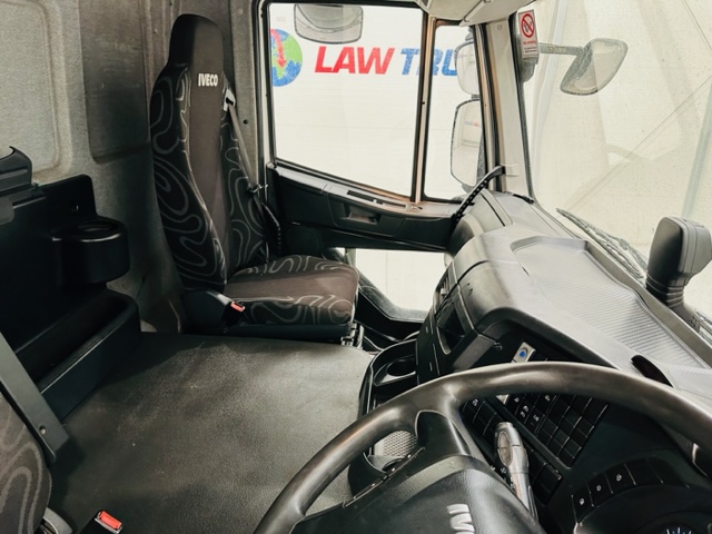 Iveco Stralis 310 AT 6×2 Box Van