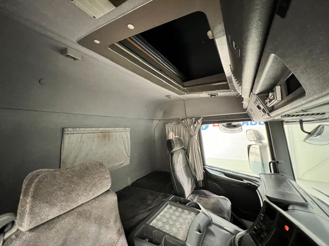 Scania P94 220 4×2 Sleeper Cab Box Van Manual