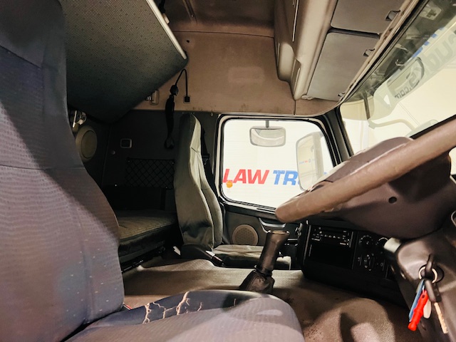 Volvo FM9 260 10 Tyre Sleeper Cab Curtainsider