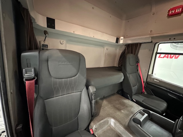 DAF CF 260 Sleeper Cab Curtainsider