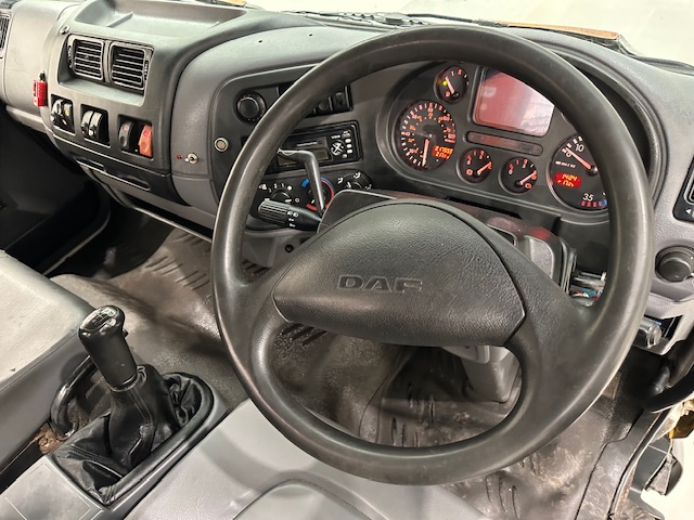 DAF LF55 220 4×2 Steel Tipper Grab Manual