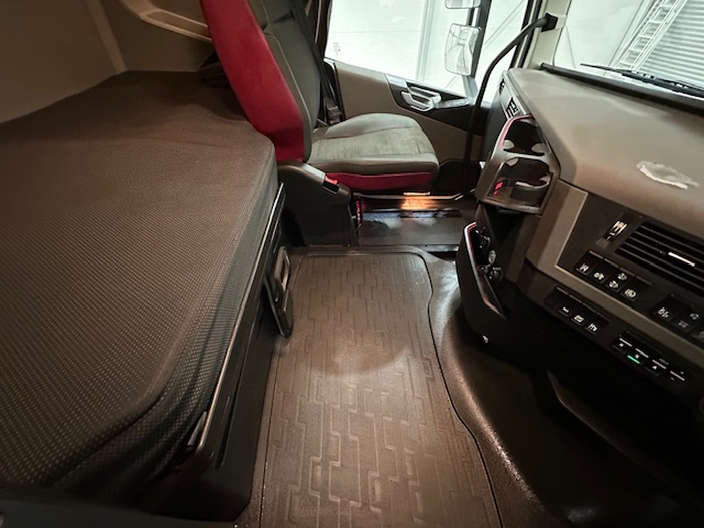Volvo FH 500 6×2 Midlift Tractor Unit