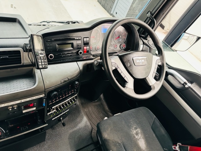 MAN TGS 26.360 6×2 Sleeper Cab Box Van