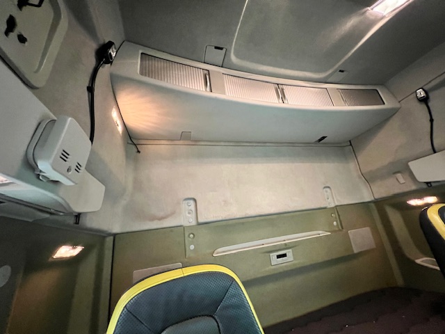 Volvo FH16 750 6×2 Midlift Tractor Unit