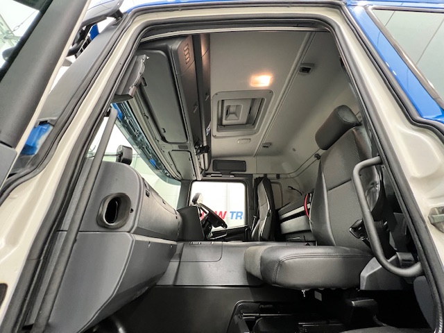 Scania P250 4×2 Sleeper Cab Fridge Box