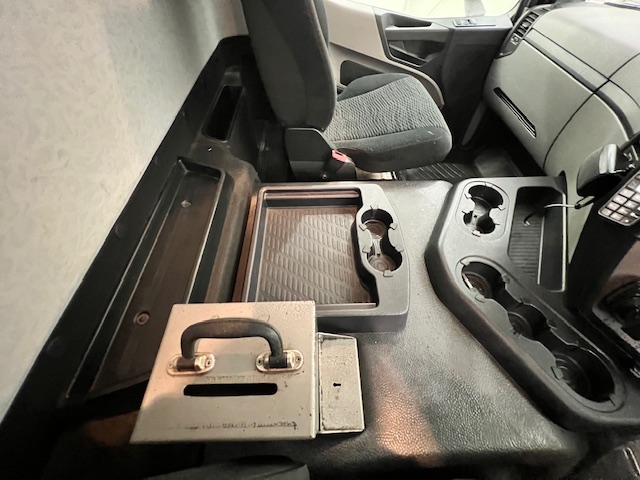 Mercedes Actros 2532 6×2 Rear Lift Day Cab Fridge Box