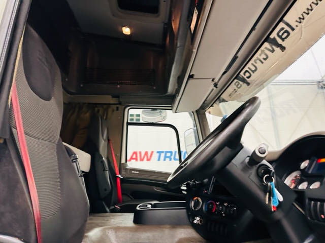 DAF CF75 310 6×2 Rear Lift Sleeper Cab Curtainsider