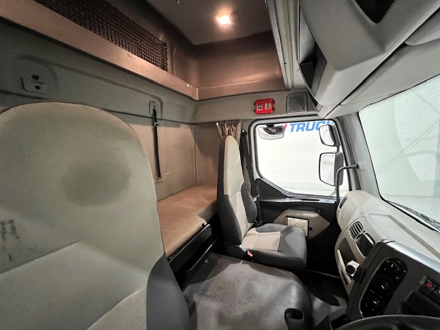 Renault Midlum 190 Sleeper Cab Box Van