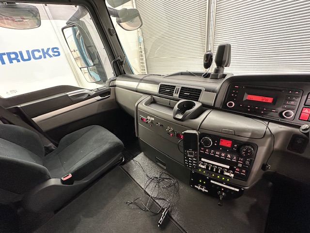 MAN TGS 26.360 6×2 Sleeper Cab Insulated Box Van