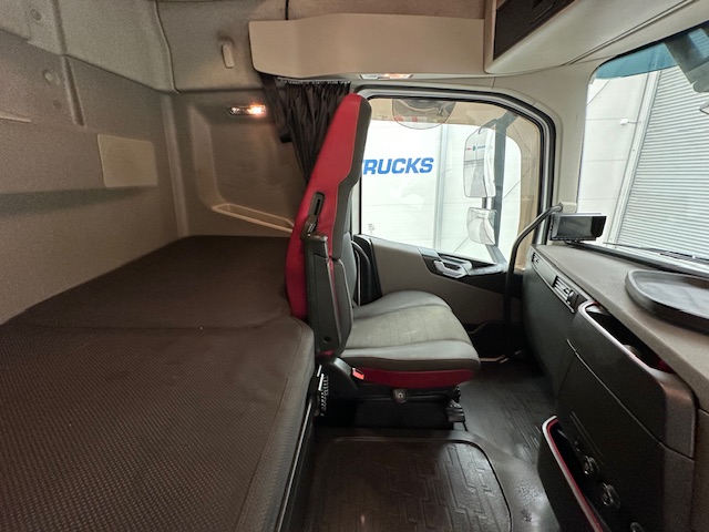 Volvo FH 500 6×2 Midlift Tractor Unit