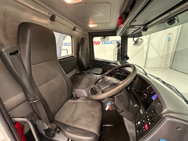 Scania P250 4×2 Day Cab Skip Loader