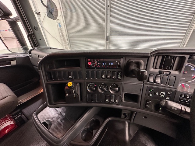 Scania R450 6×2 Rear Lift Highline Tractor Unit PTO