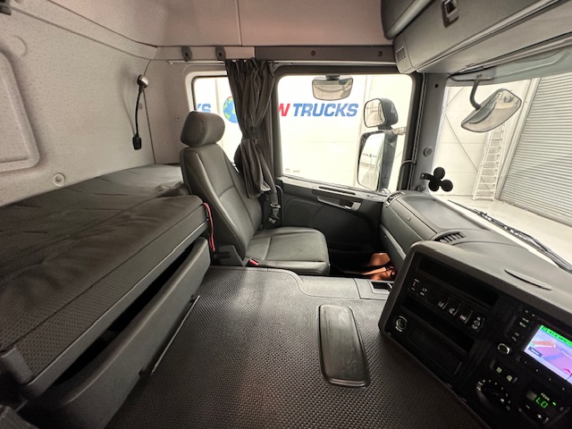 Scania P250 4×2 Sleeper Cab Box Van