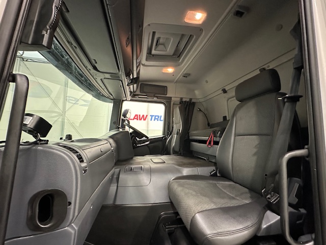 Scania P250 4×2 Sleeper Cab Fridge Box