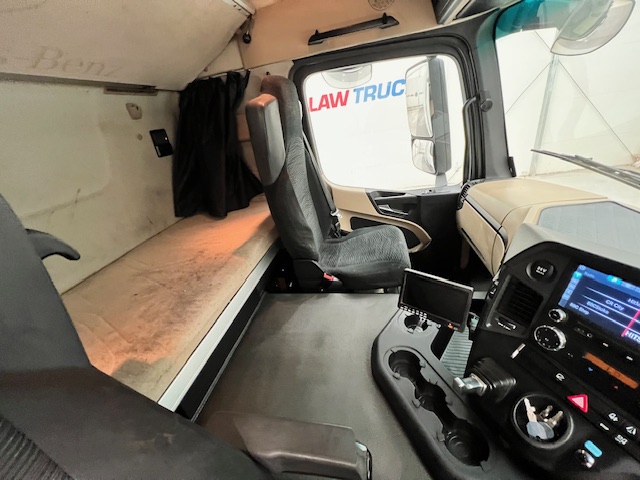 Mercedes Actros 1824 4×2 Sleeper Cab Fridge Box