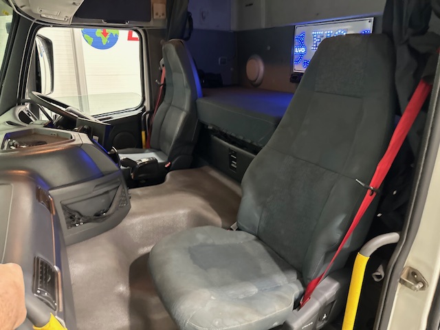 Volvo FM 450 Dropside Brick Grab Drawbar
