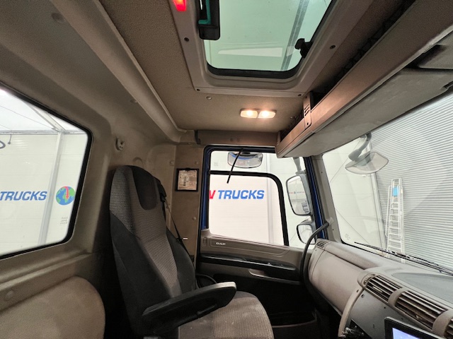 DAF CF85 360 8×4 Day Cab Hookloader