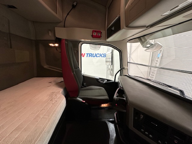 Volvo FH 500 Euro 5 6×2 Tractor Unit Safari Edition
