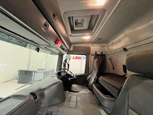Scania P230 4×2 Sleeper Cab Curtainsider