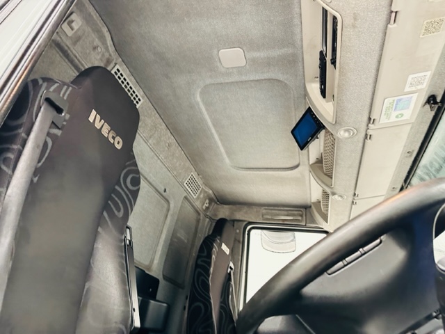 Iveco Stralis 310 AT 6×2 Box Van