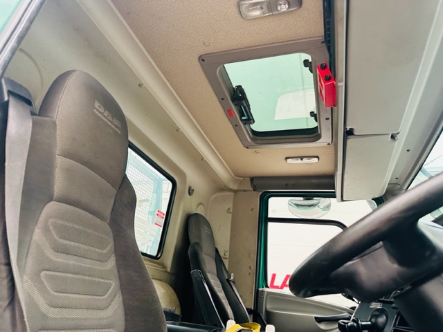 DAF CF75 310 Rear Lift Day Cab Dropside Brick Grab
