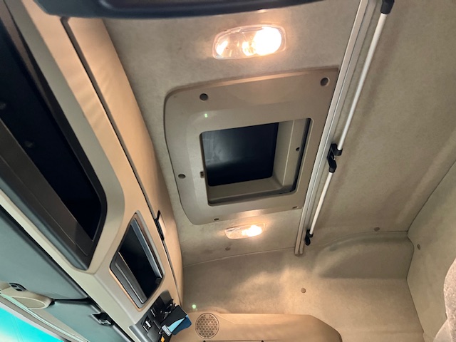 Mercedes Actros 2530 6×2 Sleeper Cab Curtainsider