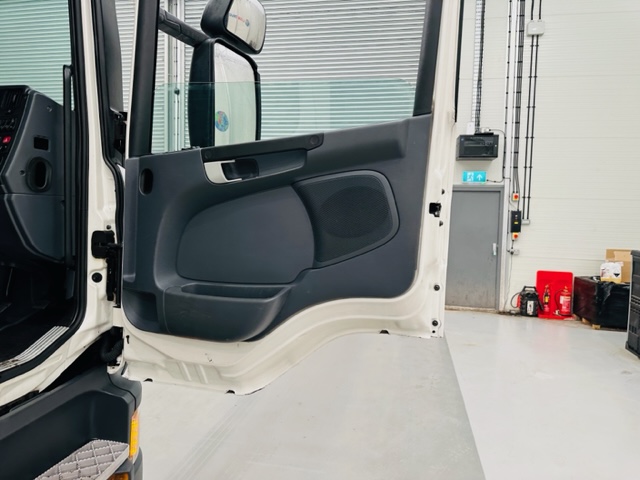 Scania P250 4×2 Sleeper Cab Box Van Manual
