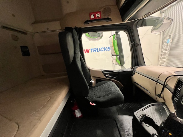 Mercedes Actros 2536 6×2 Sleeper Cab Curtainsider