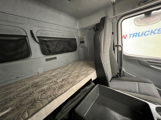 Mercedes Axor 2529 6×2 Rear Lift Sleeper Cab Fridge Box