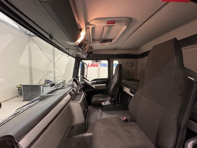MAN TGS 26.320 6×2 Sleeper Cab Fridge Box
