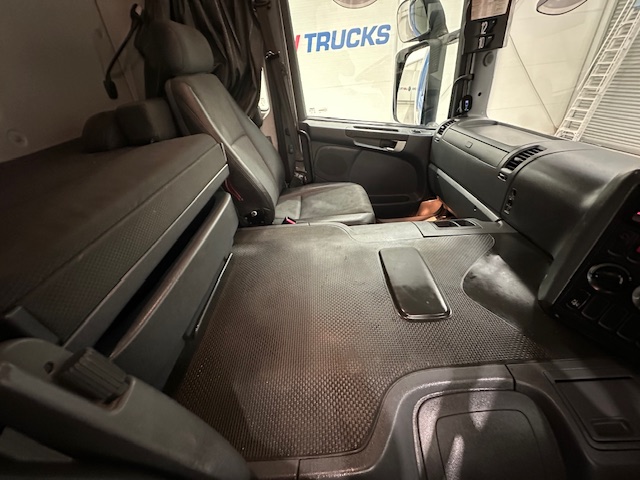 Scania P250 4×2 Sleeper Cab Fridge Box