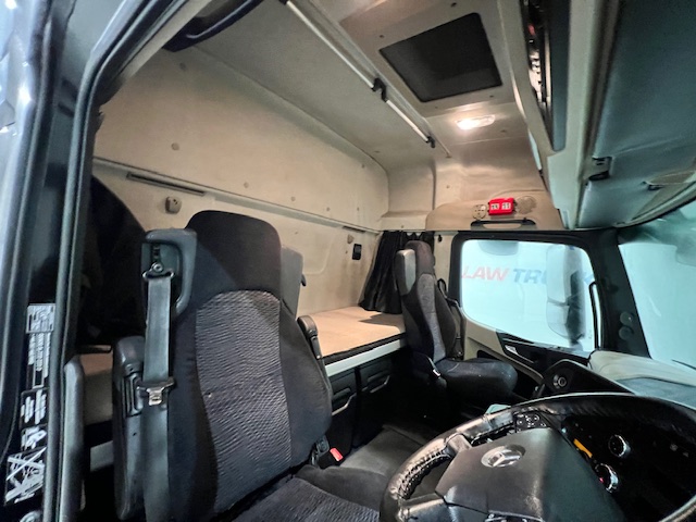 Mercedes Actros 2545 6×2 Midlift Tractor Unit