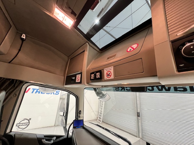 Volvo FH 460 6×2 Midlift Tractor Unit