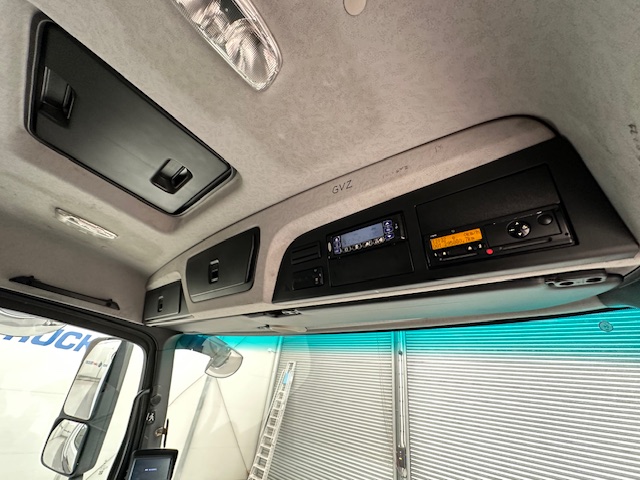 Mercedes Antos 2532 6×2 Rear Lift Day Cab Fridge Box