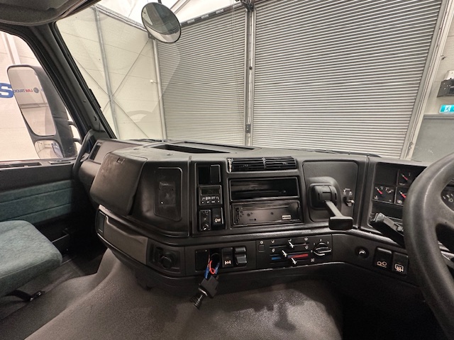 Volvo FM12 340 Rear Lift Sleeper Beavertail