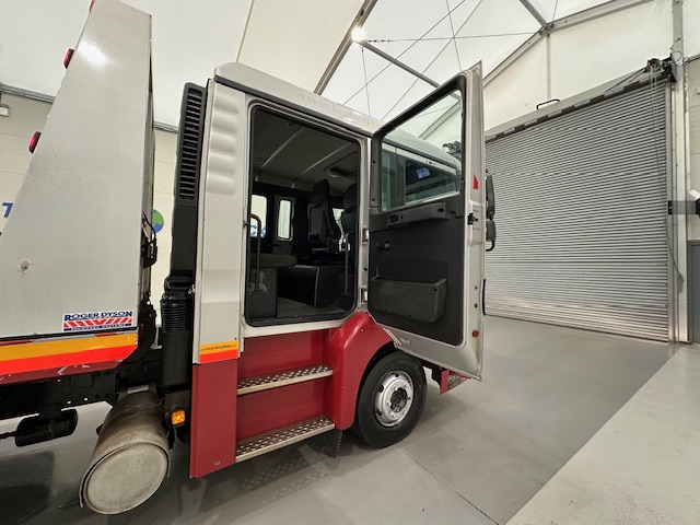 MAN TGL 12.220 Crew Cab Tilt and Slide