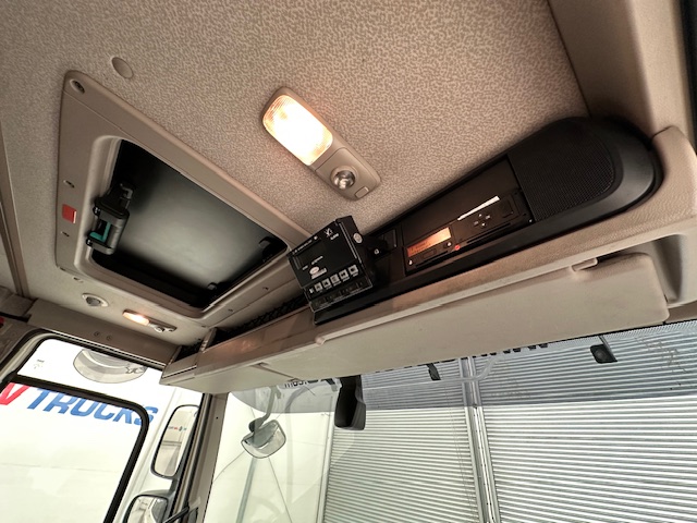 DAF CF 370 6×2 Sleeper Cab Fridge Box