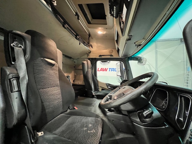 Mercedes Actros 1824 4×2 Sleeper Cab Fridge Box