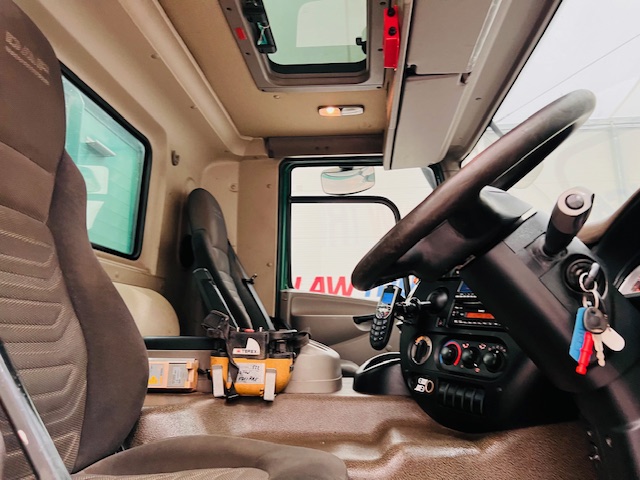 DAF CF75 310 Rear Lift Day Cab Dropside Brick Grab
