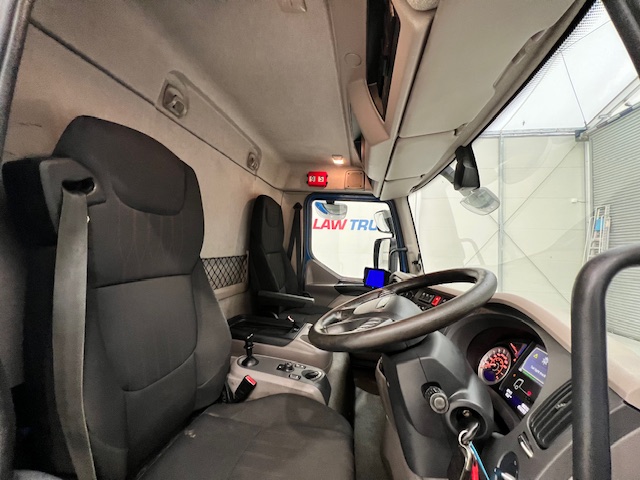 DAF LF 180 Day Cab Dropside with Tail Lift