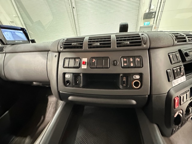 DAF CF 330 6×2 Rear Lift Sleeper Cab Curtainsider